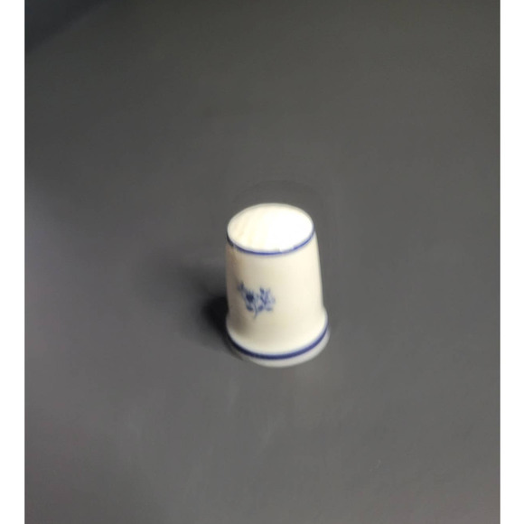 Vintage Thimble by ROYAL MOSA Blue & White 'Dutch Windmil' 1984 NETHERLANDS - Picture 2 of 6